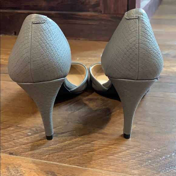 Heels - Picture 4 of 7